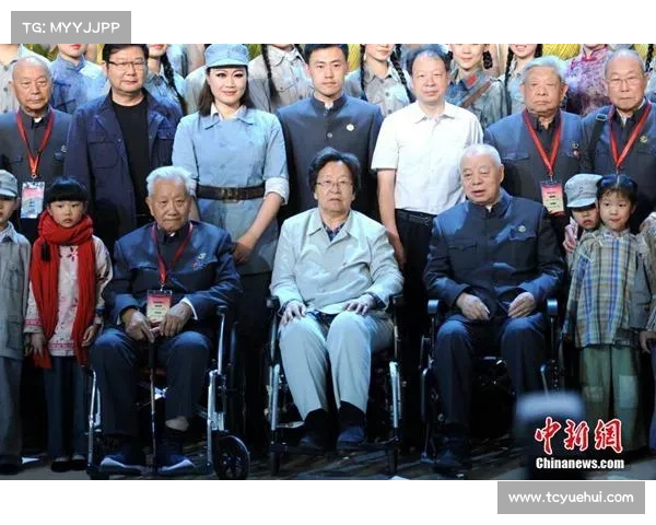 松树下的温暖瞬间：毛主席与江青的纯真对话与笑颜