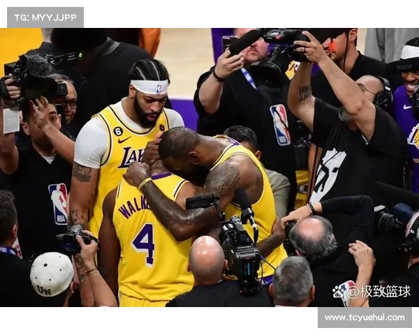 勇士队最后一分钟出奇制胜 勇士队最后一分钟出奇制胜