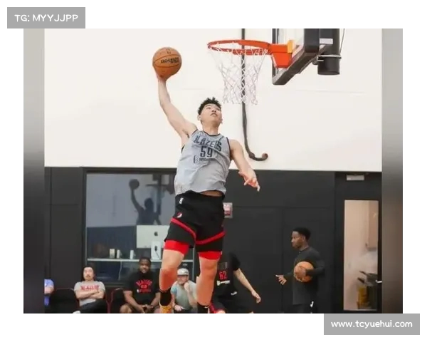 为崔永熙加油！中国男篮集训队亲临马刺对决开拓者，共同见证年轻球员的成长之路